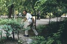 Ο Νίκος Μπακουνάκης αφηγείται τη ζωή του στη LIFO