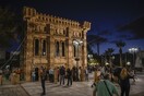Ένα μνημειώδες κτίριο από 1.000 χάρτινα κιβώτια στήθηκε στην Ελευσίνα
