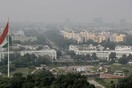 53 μεταθέσεις σε 26 χρόνια: Σε βιβλίο η ιστορία του Ινδού δημόσιου υπάλληλου που πήγε κόντρα στη διαφθορά