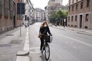 Γράμμα από την Ιταλία: «Το πιο δύσκολο είναι να κλείσεις στο κλουβί το έφηβο παιδί σου»