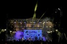Πλατεία Συντάγματος: Πλήθος κόσμου στη συναυλία για το ΚΕΘΕΑ