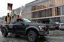 Παπάδες περιπολούν πάνω σε «ντάτσουν» κι αγιάζουν την πόλη της Τυφλίδας για κορωνοϊό