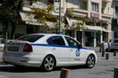 Περιπολικό διώχνει κόσμο από το πάρκινγκ του ΟΑΚΑ - Το μήνυμα για τον κορωνοϊό