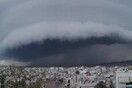 Shelf cloud: Τι είναι το εντυπωσιακό σύννεφο που κυριάρχησε σήμερα στον ουρανό της Αττικής