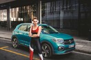To νέο VW T-Cross στα χέρια της Cara Delevingne