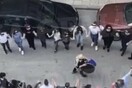 Κορδελιό: Κάτοικοι βγήκαν από τις πολυκατοικίες και χόρεψαν στη μέση του δρόμου, παρά την καραντίνα