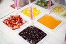 Στο toppings bar του chillbox μπορείτε να φτιάξετε τον δικό σας προσωπικό συνδυασμό frozen yogurt