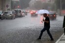 «Άνοιξαν οι ουρανοί» στην Αθήνα: Βροχή, κεραυνοί και χαλάζι στα βόρεια προάστια - ΒΙΝΤΕΟ