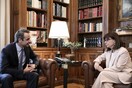 Συνάντηση Σακελλαροπούλου- Μητσοτάκη: Εντυπωσιακή ωριμότητα από το κοινωνικό σύνολο