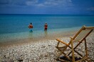 Ηλιοθεραπεία, άμμος, θάλασσα και κορωνοϊός: Ειδικοί απαντούν για την ασφάλεια στην παραλία