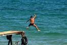 Ακόμη και εντός Μαΐου το άνοιγμα των πλαζ - Τι θα ισχύσει για τα γυμναστήρια και καφέ