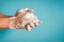 Crash test σε σαπούνι κι αντισηπτικό για την υγιεινή των χεριών