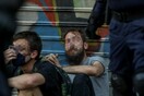 Stand up κωμικοί καταγγέλλουν τον ξυλοδαρμό των Αλέξανδρου Τιτκώβ - Θ.Λάλλου κατά τη σύλληψη τους από αστυνομικούς
