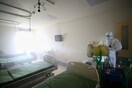 Κορωνοϊός - Έρευνα σε νοσοκομεία: RNA του ιού εντοπίστηκε σε μικροσκοπικά σταγονίδια στον αέρα