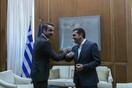 «Έχουμε θέματα»: Η στιχομυθία Τσίπρα - Μητσοτάκη μπροστά στις κάμερες (ΒΙΝΤΕΟ)