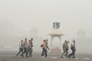 Ινδία: Στο Δελχί κατασκευάζουν τεράστιους «πύργους νέφους» για να απορροφήσουν την ατμοσφαιρική ρύπανση