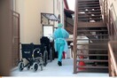 Νέα μέτρα προστασίας για τα γηροκομεία - Τι ανακοίνωσε η Δόμνα Μιχαηλίδου