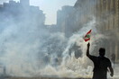 Σκηνές χάους στη Βηρυτό: Εισβολή σε υπουργεία και ένας νεκρός