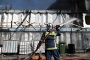 Καίει ακόμα η φωτιά με τους τοξικούς καπνούς στη Μεταμόρφωση: Οι οδηγίες στους πολίτες