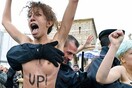 Οι γυμνόστηθες Femen ξάφνιασαν τον Πάπα 