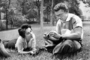 Elizabeth Taylor και James Dean: Ονειροπολώντας στο πάρκο.. (1955)