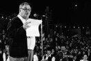 Φλασμπάκ: Ο Μάνος Χατζιδάκις εναντίον του κριτικού Θόδωρου Χατζηπανταζή