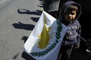 Κύπρος. Δύο φώτο που ξέφυγαν απ' τα media τις τελευταίες ημέρες και μια πληγή μέσα στην άνοιξη.