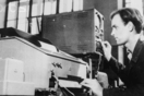 1963 : Η Μόσχα και η Ουάσιγκτον υπογράφουν για το "κόκκινο τηλέφωνο". 