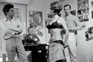 GREEK EROTICA: Ο Βιασμός μιας Παρθένας...