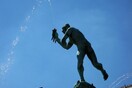 Σαν έχει λαϊκή, οι Έλληνες κατουρούν στο δρόμο