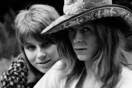 Ο κύριος και η κυρία Bowie βγάζουν βόλτα το μωρό