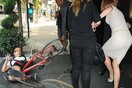 Η Νικόλ Κίντμαν έπεσε μετά από σύγκρουση με παπαράτσι-ποδηλάτη