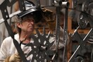 O Bob Dylan εκθέτει τις σιδερένιες χειροποίητες αυλόπορτες του