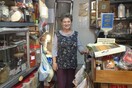 Ένα Μαγαζάκι Χριστός Και Παναγία