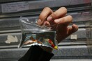 Μια φρικτή «μόδα» με ζωντανά ζώα μπρελόκ στην Κίνα