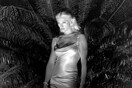 1995: H Madonna φωτογραφίζεται για τον Versace