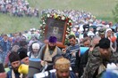 Ρώσοι κάνουν πορεία 150 χλμ. για να λιτανεύσουν θαυματουργή εικόνα (εεε...δηλ. ένα πιστό αντίγραφο της θαυματουργής)