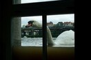 Η φωτογραφία της ημέρας, στην υπερ-πλημμυρισμένη Πράγα.