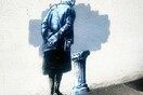 O Banksy ζωγραφίζει αρχαίο κίονα στο νέο του έργο