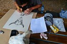 Στον ασπρόμαυρο dotting κόσμο της Σωτηρίας Ζορμπά