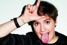Η Lena Dunham είναι εξοργισμένη με site που υποννόησε πως έχει κακοποιήσει σεξουαλικά την αδερφή της
