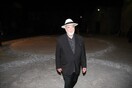 O Pistoletto στο κέντρο του Τρίτου Παραδείσου.