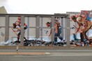 Το mural του Fintan Magee για τους μετανάστες 