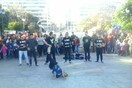 Έξι B-boys και ένα Β-girl στο ηλιόλουστο Σύνταγμα