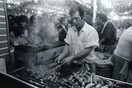 Βράδυ Τσικνοπέμπτης: Σαν πανηγύρι χωριού στο κέντρο της Αθήνας