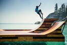 H πρώτη ράμπα για skate που επιπλέει στο νερό