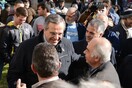 Φωτο-αφιέρωμα: Ο Αντώνης Σαμαράς χαιρετάει τους πάντες! 