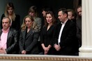 Kαι η σύζυγος του Αλέξη Τσίπρα, ντυμένη στα μαύρα, στην Ορκωμοσία της νέας Βουλής