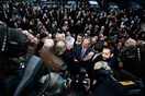 Η αργόσχολη κοσμοπλημμύρα για τον Καραμανλή