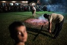 Χορεύοντας ξυπόλυτοι σε αναμένα κάρβουνα: Oι τελευταίοι Αναστενάρηδες της Αγίας Ελένης